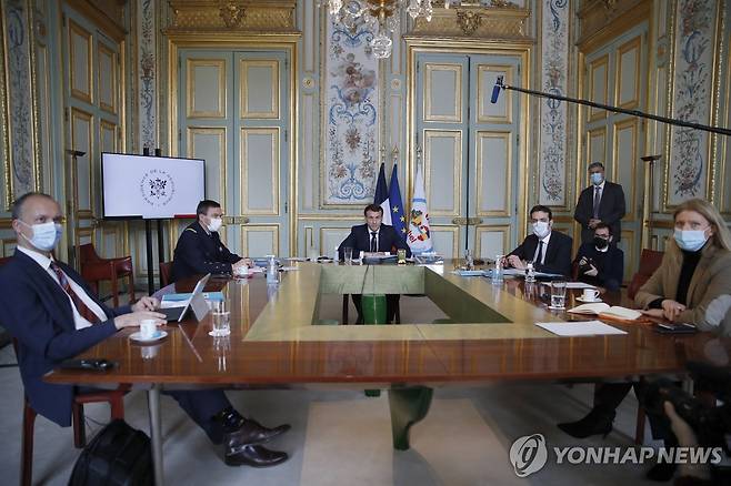 아프리카 'G5 사헬'과 정상회의 하는 마크롱 프랑스 대통령 [EPA 연합뉴스 자료사진. 재판매 및 DB 금지]
