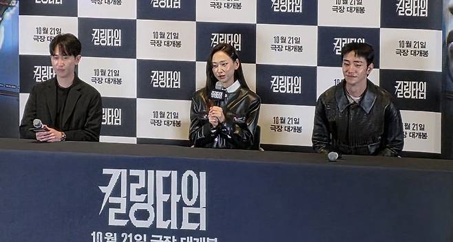 영화 '킬링타임' 기자간담회 (서울=연합뉴스) 박원희 기자 = 배우 류혜영(가운데)과 남윤수(오른쪽), 장준엽 감독이 13일 서울 CGV용산아이파크몰에서 열린 영화 '킬링타임' 기자간담회에서 발언하고 있다. 2026.10.13. encounter24@yna.co.kr
