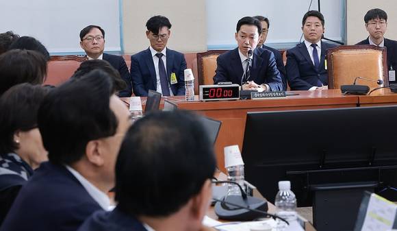 김지용 초대 중대범죄수사청장 후보자가 14일 국회 행정안전위원회에서 열린 인사청문회에서 행안위원 질의에 답하고 있다. 2026.10.14 [사진=연합뉴스]