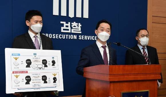 김지용 당시 대검 형사부장이 20일 오후 서울 서초구 대검찰청 기자실에서 진행된 검찰 보완수사 폐지 문제점에 대한 기자 간담회에서 발언을 하고 있다. 2022.4.20 [사진=연합뉴스]