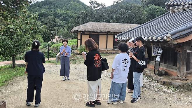 ▲ 곁마을 청년들과 전문가 집단이 실제 지속 가능한 일자리 창출에 대해 의견을 공유하고 있다.