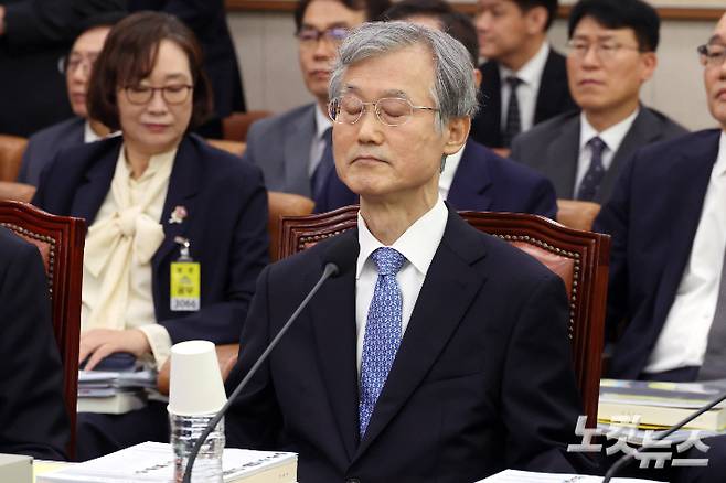 조희대 대법원장이 생각에 잠겨있다. 윤창원 기자