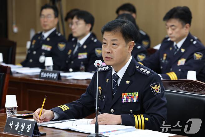 고범석 서울특별시경찰청장이 15일 오후 서울 종로구 서울특별시경찰청에서 열린 국회 행정안전위원회의 서울경찰청에 대한 국정감사에 출석해 의원 질의에 답하고 있다. 2026.10.15 ⓒ 뉴스1 이광호 기자
