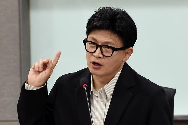 한동훈 무소속 의원이 1일 서울 여의도 국회 의원회관에서 열린 '개정 형사소송법 시행 D-1' 토론회에 참석해 개회사를 하고 있다. 뉴스1