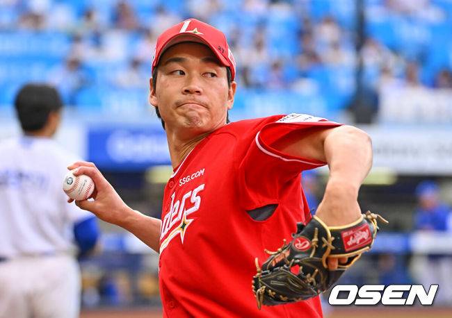 [OSEN=대구, 이석우 기자] 12일 대구삼성라이온즈파크에서 2026 신한 SOL KBO 리그 삼성 라이온즈와 SSG 랜더스의 경기가 열렸다. 홈팀 삼성은 장찬희가, 방문팀 SSG는 타케다가 선발 출전했다. SSG 랜더스 선발 투수 타케다가 역투하고 있다. 2026.06.12 / foto0307@osen.co.kr