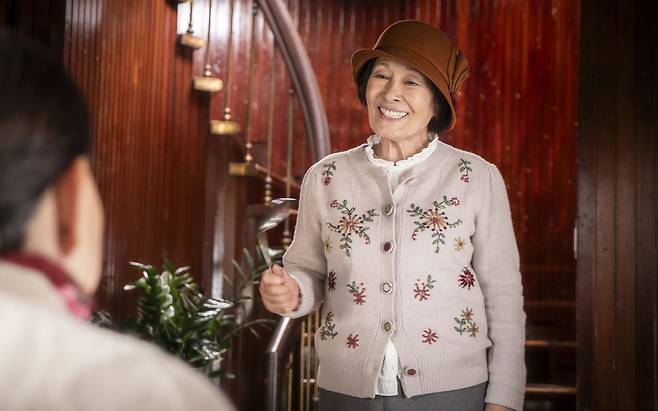 배우 김혜자의 송일곤 감독의 영화 ‘여전히 찬란하게’ 순옥 역 연기장면. 플러스엠엔터테인먼트