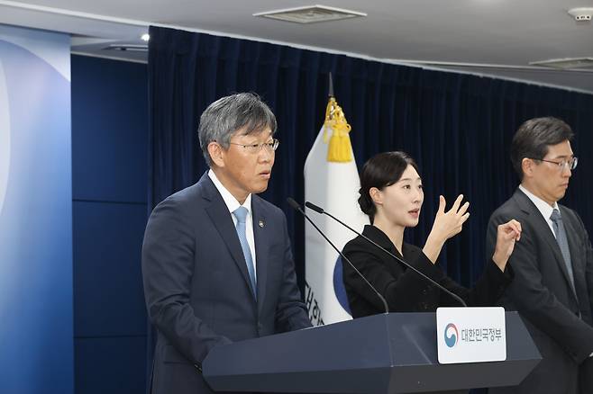김이탁 국토부 제1차관은 16일 정부서울청사에서 열린 제1차 주택공급 정례브리핑에서 발언하고 있다.(사진제공=국토교통부)