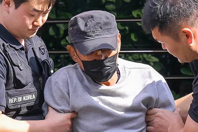 인천 흉기 난동범 최모씨가 16일 구속 전 피의자심문(영장실질심사)을 받기 위해 인천지법에 들어서고 있다. 최주연 기자