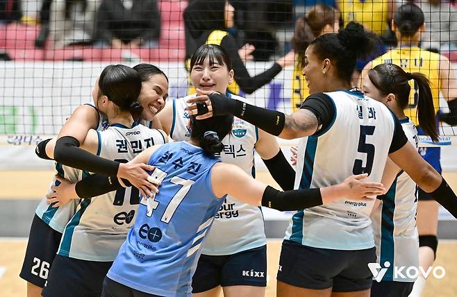 16일 현대건설을 꺾고 컵대회 준결승에 진출한 GS칼텍스. 사진 한국배구연맹