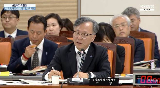 [세종=뉴시스]홍승권 건강보험심사평가원 원장이 16일 국회 보건복지위원회 국정감사에서 질의에 답하고 있다. (사진=국회방송 영상 캡처) 2026.10.16. photo@newsis.com  *재판매 및 DB 금지