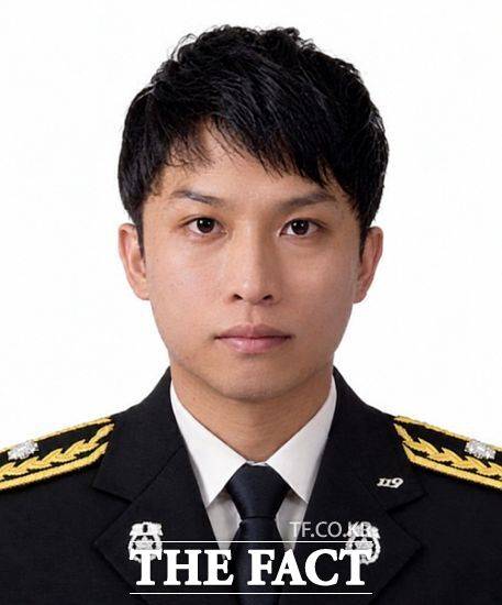 16일 부천시 도장 공장 화재 현장에서 화마와 싸우다 순직한 부천소방서 소속 오정센터 고(故) 김진석 소방장. /경기도소방재난본부