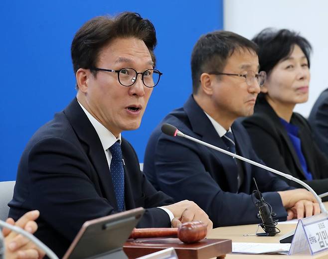 김민석 더불어민주당 대표가 16일 부산 동구 더불어민주당 부산시당에서 열린 부산 최고위원회의에서 발언하고 있다. 부산=뉴스1