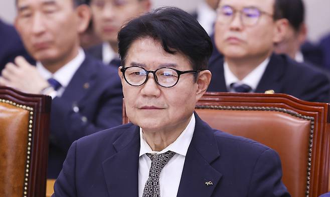 우희종 한국마사회장이 16일 오후 서울 여의도 국회에서 열린 농림축산식품해양수산위 국정감사에 참석해 있다. 뉴시스