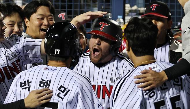 14일 서울 잠실야구장에서 열린 2026 신한 SOL KBO 포스트시즌 와일드카드 결정전 1차전 두산 베어스와 LG트윈스의 경기. 연합뉴스