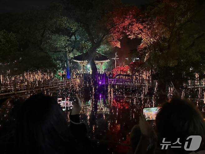 이날 행사에 일본인 관광객 1500명이 모였다. ⓒ 뉴스1 윤슬빈 관광전문기자