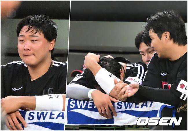 [OSEN=전남광주, 지형준 기자] 9회초 패색이 짙어지자 이재원이 눈물을 흘리고 있다. 다독이는 홍창기와 문보경.