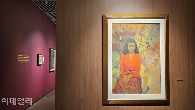 서울미술관 임직순 30주기 추모전 ‘내면의 세계를 그리고 싶다’ 전경. ‘가을과 여인’(1974, 116.8×80.3㎝)이 걸렸다. 1970년대 대표작이다(사진=오현주 문화전문기자).