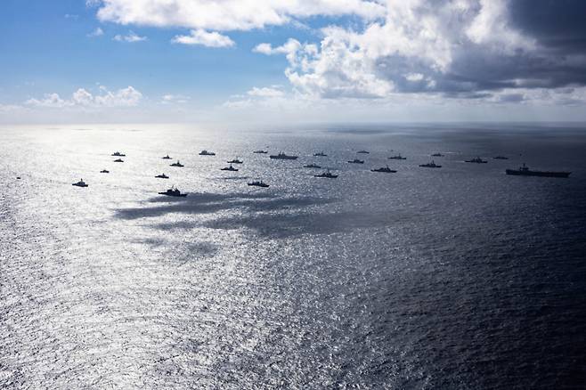 올해 실시된 2026 환태평양훈련(RIMPAC)에 참가한 연합해군 전력이 하와이 제도 북부에서 해상훈련을 하고 있다. 대한민국 해군에서는 정조대왕함, 도산 안창호함 등이 참가했다. /사진=뉴스1  /사진=(서울=뉴스1)