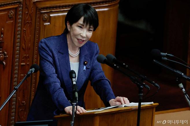 다카이치 사나에 일본 총리가 5일 일본 도쿄 국회에서 소신표명 연설을 하고 있다/로이터=뉴스1 /사진=(도쿄 로이터=뉴스1) 최종일 선임기자