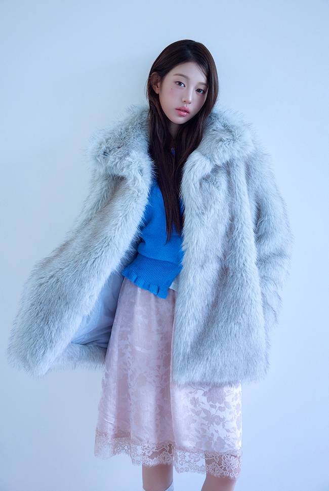 Jang Won-youngs winter clothing pictorial has been released.In the pictorial released on October 20, Jang Won-young is seen wearing a heavy outer garment featuring voluminous fur and a cozy texture, marking the start of the winter season.A clear and cool charm, taking a step further from her existing lovely image, was also revealed.Meanwhile, IVE, the group Jang Won-young belongs to, will release their mini-album Looks Can Kill on the 26th.