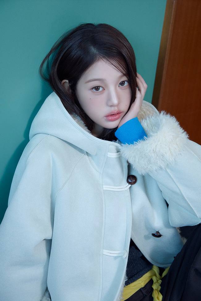 Jang Won-youngs winter clothing pictorial has been released.In the pictorial released on October 20, Jang Won-young is seen wearing a heavy outer garment featuring voluminous fur and a cozy texture, marking the start of the winter season.A clear and cool charm, taking a step further from her existing lovely image, was also revealed.Meanwhile, IVE, the group Jang Won-young belongs to, will release their mini-album Looks Can Kill on the 26th.