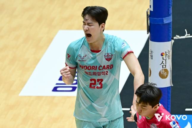서울 우리카드 김형근이 20일 여수 진남체육관에서 열린 의정부 KB손해보험과 2026 여수·NH농협컵 프로배구대회(KOVO컵) B조 1차전에서 득점 후 포효하고 있다. /사진=KOVO 제공