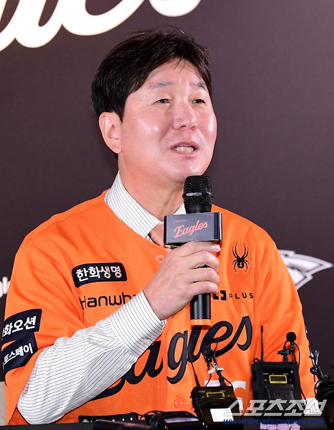 16일 대전 한화생명볼파크에서 한화 이글스 류지현 신임감독 취임식이 열렸다. 포부를 밝히고 있는 류지현 감독. 대전=송정헌 기자songs@sportschosun.com/2026.10.16/