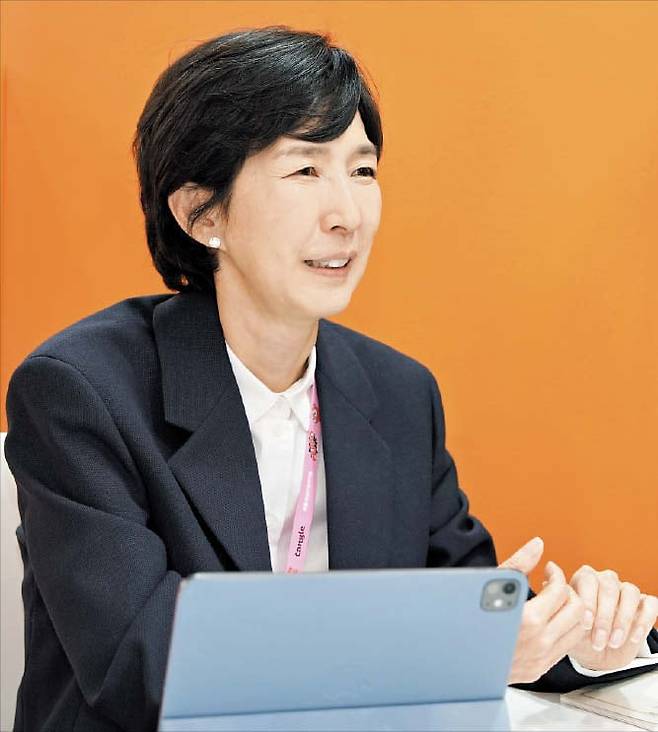 김정수 삼양라운드스퀘어 회장이 18일(현지시간) 프랑스 파리 현지 인터뷰에서 “중국·일본·북미를 넘어 이제 유럽 시장을 공략할 때”라고 말했다. /삼양라운드스퀘어