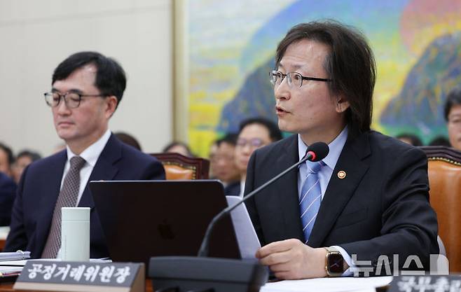 [서울=뉴시스] 김근수 기자 = 주병기 공정거래위원장이 21일 오전 서울 여의도 국회에서 열린 정무위원회 종합국정감사에서 질의에 답하고 있다. 2026.10.21. ks@newsis.com