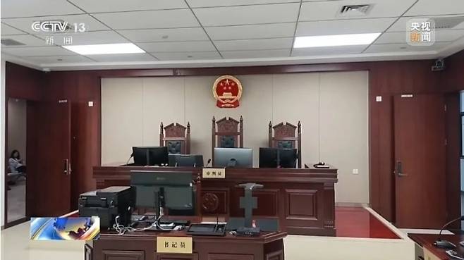 중국에서 아이의 게임 충전 금액 반환을 요구하던 엄마가 게임사가 초과 지급한 금액을 반환하지 않기 위해 AI로 증거까지 조작해 결국 법정에 섰다. CCTV 13 캡처