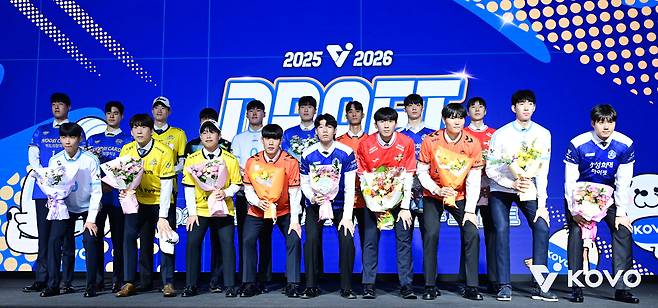 지난해 10월27일 열린 남자 배구 2025~2026시즌 신인 드래프트 단체 사진. KOVO 제공