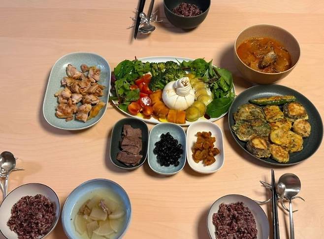Actress Son Ye-jin has become a hot topic after revealing the heartfelt meals she prepared for her family.On the 21st, Son Ye-jin posted several photos on her social media account along with the caption, I am happiest when we all sit down and eat together after frantically cooking. I hope you all eat healthy and delicious food.The photos show various meals that Son Ye-jin prepared for her husband, Hyun Bin, and their son, Woo-jin. Son Ye-jin showed off her skills as a master homemaker with meals filled with care, featuring not only a perfect menu composition but also neat plating. Some photos even captured Woo-jins small hands, bringing smiles to viewers faces.Netizens who saw this commented, It is so neat and clean. It feels like the plating of a traditional Korean restaurant, You can tell she is skilled just by looking at it. She really made the right choice marrying Hyun Bin, and She is beautiful and good at cooking too; Son Ye-jin is a cheat code.Son Ye-jin married fellow actor Hyun Bin in 2022 and welcomed their son, Woo-jin, into her arms that same year. Previously, Son Ye-jin appeared on JTBCs Please Take Care of My Refrigerator to reveal her cooking skills and stated, My husband likes kimchi stew and steamed eggs. His favorite is sandfish, adding, I eat the food my child leaves behind, and my husband eats the food I leave behind because I am full.