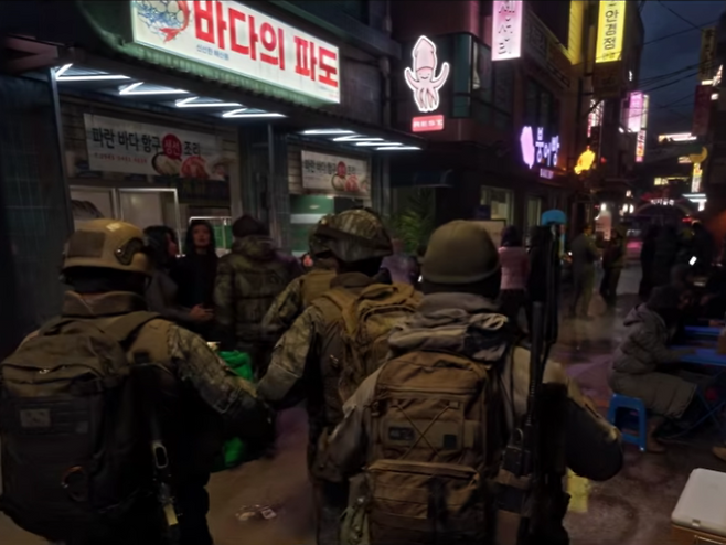 북한의 전면 남침을 소재로 한 게임 ‘콜옵4: 콜 오브 듀티: 모던 워페어 4’ 영상 한 장면. [유튜브채널 ‘콜 오브 듀티’ 갈무리]