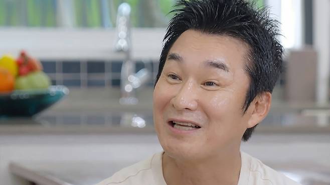 화려한 조명이 꺼진 자리에서 오직 가족의 울타리가 되어주었던 시간들. tvN STORY ‘신동엽의 커피 시키신 분? 순풍 패밀리’ 화면 캡처
