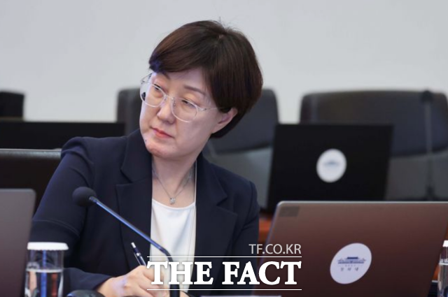 국민의힘이 김현지 대통령실 제1부속실장의 국정감사 출석을 요구했지만 여야 협상에서 일반증인 채택이 불발됐다. 사진은 김 실장. /뉴시스