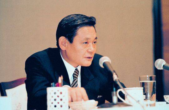 고(故) 이건희 삼성 선대회장이 1993년 6월 7일 독일 프랑크푸르트에서 '신경영'을 선언하고 있는 모습. ⓒ삼성전자