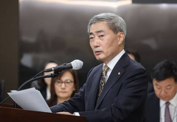 신현송 한국은행 총재가 12일 서울 중구 한국은행에서 열린 국정감사에서 업무보고를 하고 있다. [사진=연합뉴스]