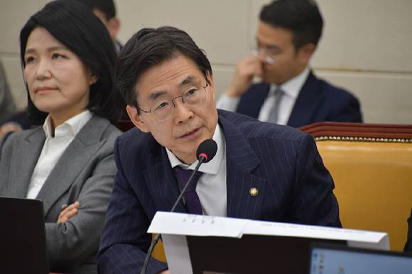 조경태 국민의힘 의원이 22일 서울 여의도 국회에서 열린 과학기술정보방송통신위원회 종합 국정감사에서 질의하고 있다. [사진=조경태 의원실]