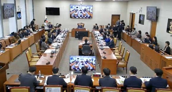 23일 과학기술정보방송통신위원회 등을 대상으로 국회 과학기술정보방송통신위원회 종합감사가 진행되고 있는 모습. [사진=국회의사중계시스템 영상 갈무리]