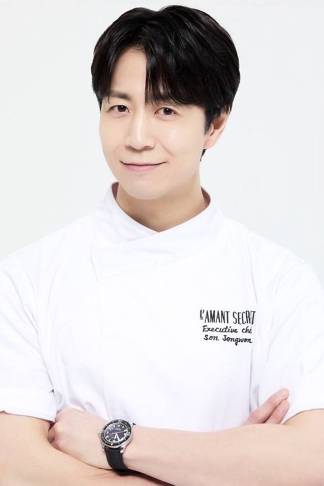 [서울=뉴시스] 각각 미쉐린 1스타인 조선 팰리스 서울 강남 '이타닉 가든'과 레스케이프 서울 명동 '라망 시크레'를 이끄는 손종원 셰프. (사진=조선호텔앤리조트 제공)  *재판매 및 DB 금지