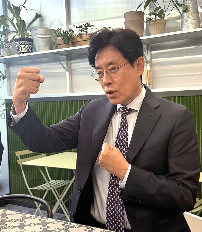 테라로사의 차별점에 대해 설명하고 있는 김의열 대표. 송정 기자