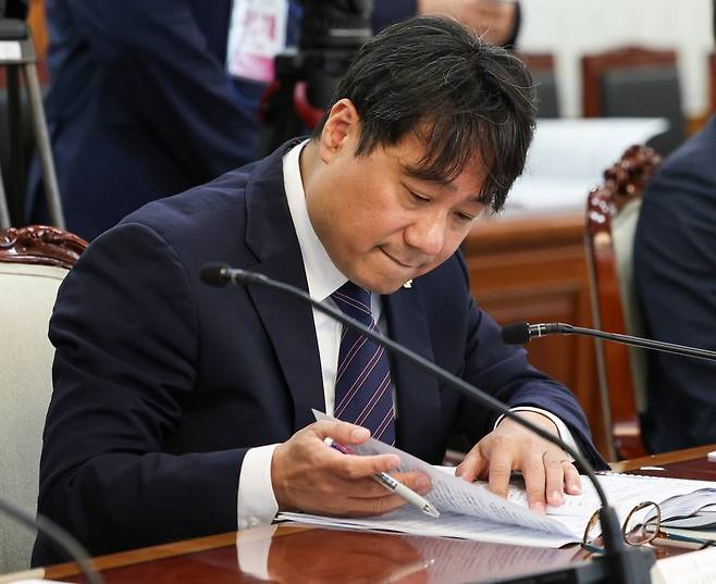 이성훈 LH 사장은 최근 집값 상승의 원인으로 공급 부족을 지목하면서 지난 윤석열 정부의 주택 착공 물량 감소가 현재의 집값 상승 압력으로 이어졌다고 강조했다.  사진=연합뉴스