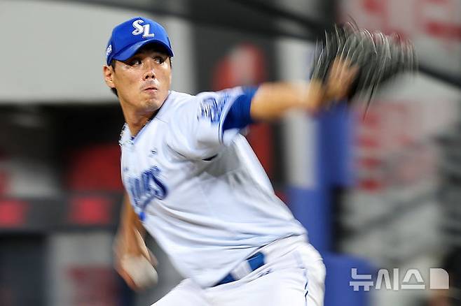 [대구=뉴시스] 이무열 기자 = 8일 대구 수성구 삼성라이온즈파크에서 열린 2026 신한 SOL KBO리그 KIA 타이거즈와 삼성 라이온즈 경기, 9회초 삼성 마무리 투수 김재윤이 역투하고 있다. 2026.09.08. lmy@newsis.com