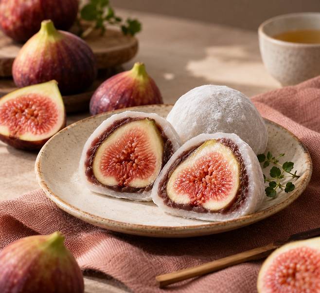 부드러운 과육과 톡톡 씹히는 씨앗이 매력적인 무화과 찹쌀떡. 남희철 제공
