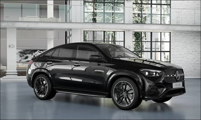 메르세데스-벤츠 GLE 450 4MATIC 쿠페 AMG 라인 나이트 에디션의 외관. 유려하게 떨어지는 쿠페형 루프 라인과 블랙 디자인 요소가 조화를 이루며 세련되고 역동적인 분위기를 연출한다. 벤츠 코리아 제공