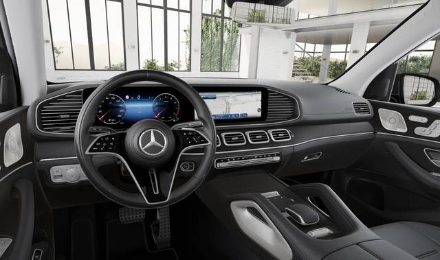 벤츠 GLE 450 4MATIC 쿠페 AMG 라인 나이트 에디션의 실내. 두 개의 12.3인치 디스플레이와 스포츠 스티어링 휠, 블랙 나파 가죽 등을 적용했다. 벤츠 코리아 제공