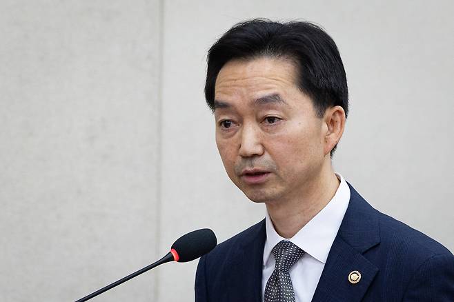 김지용 중대범죄수사청장이 26일 서울 여의도 국회에서 열린 행정안전위원회의 행정안전부, 중앙선거관리위원회 등에 대한 국정감사 종합감사에 출석해 인사말을 하고 있다. /뉴스1