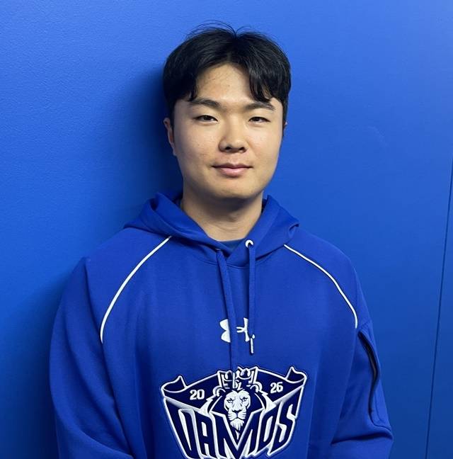 PO 1차전이 우천 취소되기 전 인터뷰를 가진 이승민. 사진=연합뉴스