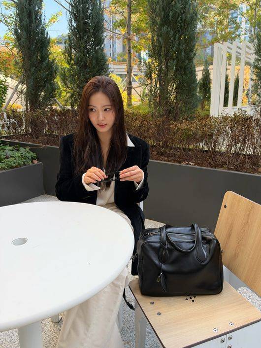 Shin Se-kyung Posts Autumn Photos a Year Before Love Virus With Jung Hae-in
