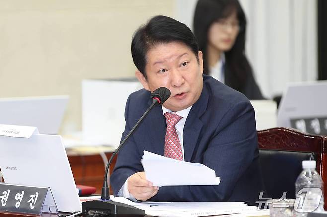 권영진 국민의힘 의원이 22일 오전 제주도청 탐라홀에서 열린 국회 행정안전위원회의 제주도 국정감사에서 질의하고 있다. 2026.10.22 ⓒ 뉴스1 오미란 기자